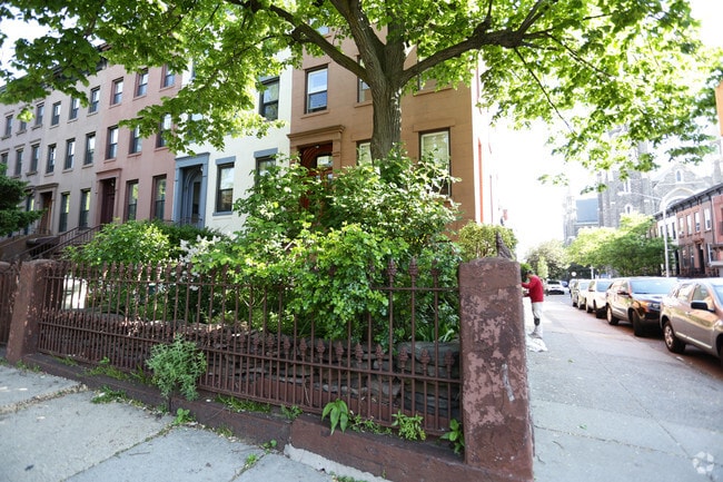 Building Photo - 413 Union St