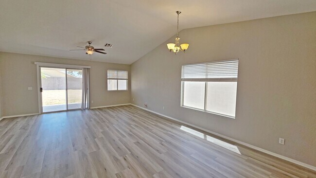 Building Photo - Newly Renovated 3 Bedroom 2 Bath