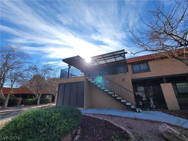 Building Photo - 6681 Bubbling Brook Dr