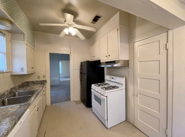 Building Photo - 4606 Highland Ave