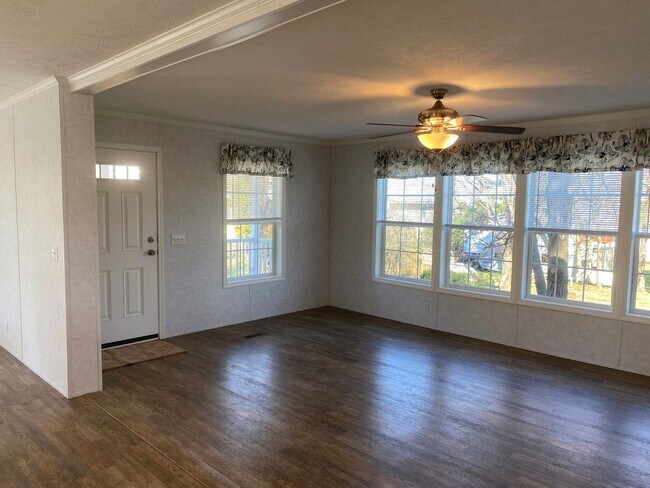 Foto del edificio - 135 Church Rd