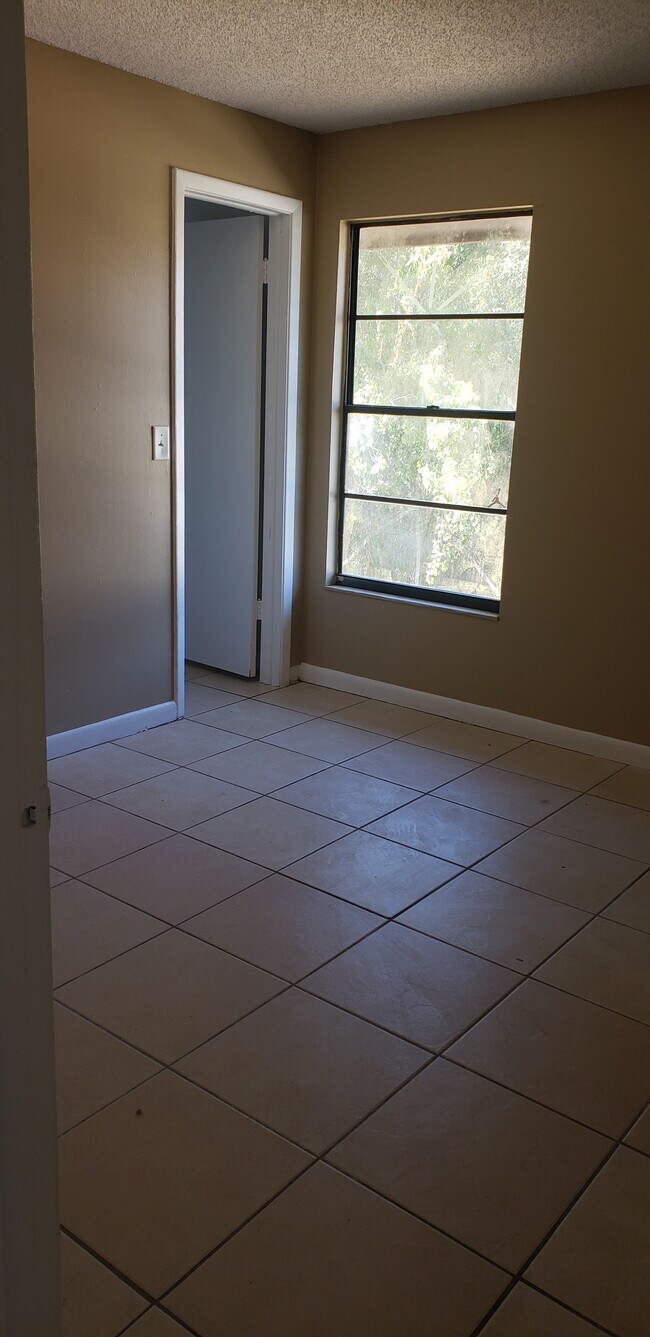 Foto del edificio - 8420 Camden St