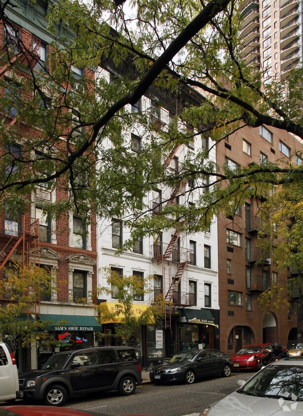 Foto del edificio - 326 E 65th St