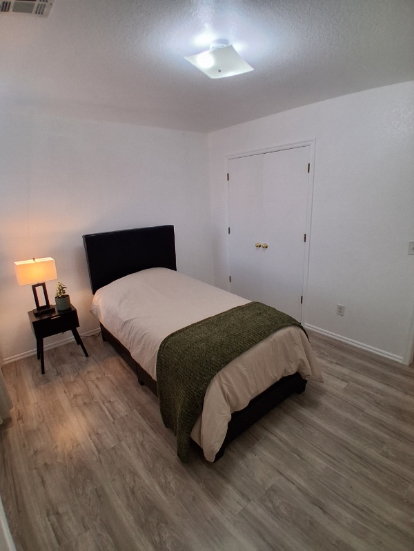 Building Photo - 2036 Cloverdale Ln