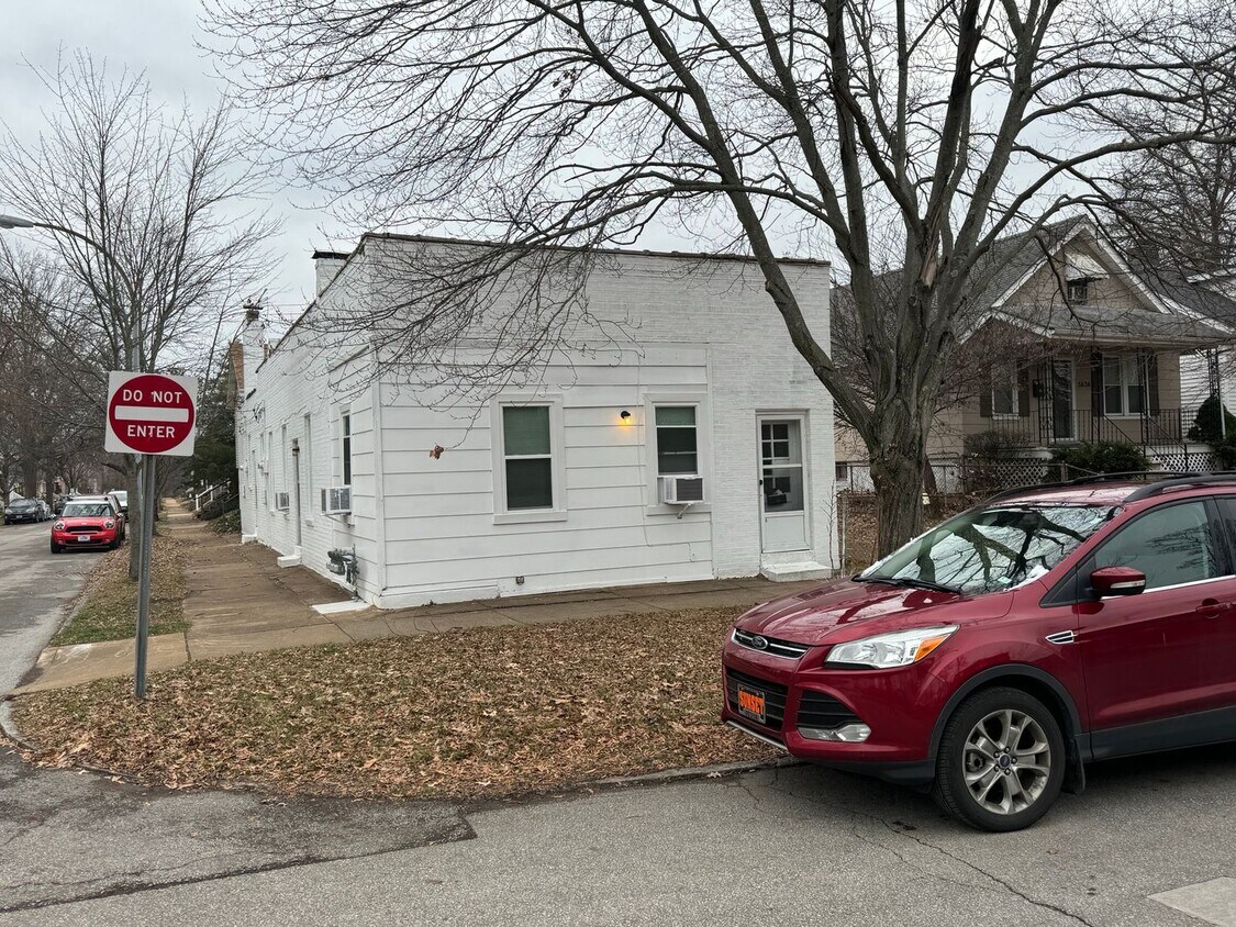 Foto principal - 5632 Leona St