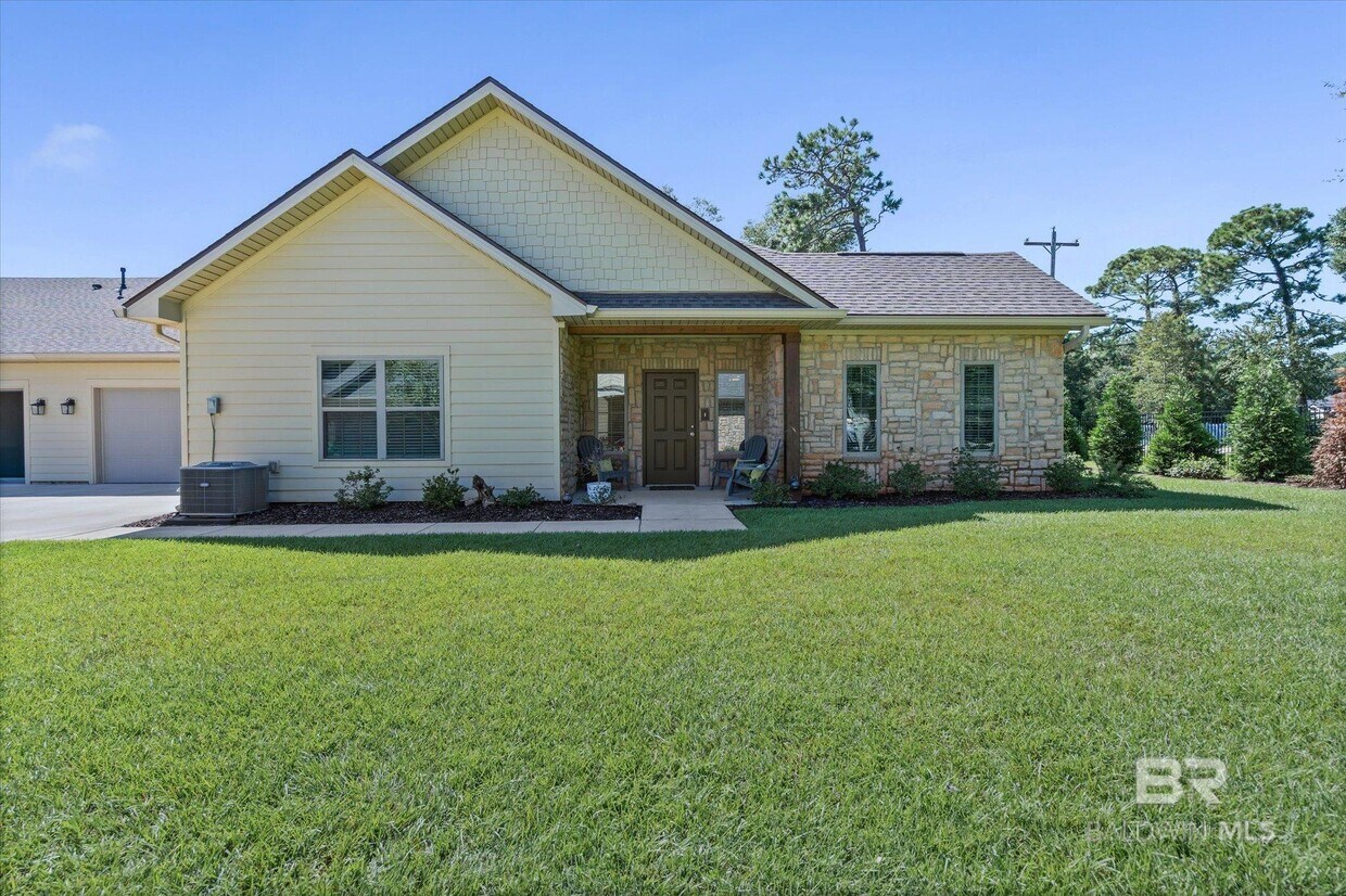 Primary Photo - 204 Holmes Ave