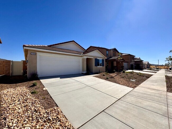 Foto del edificio - Brand New 3 Bedroom Single Story Home For ...