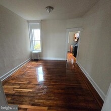 Building Photo - 2033 Wilmot St