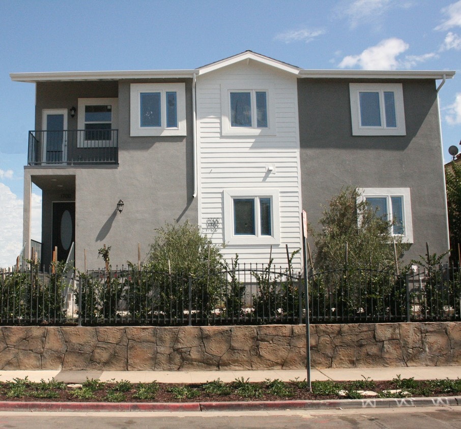 Primary Photo - 1700 S Highland Ave