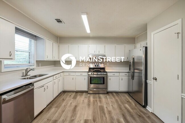 Foto del edificio - 4 Bedroom Pet-Friendly Home in STONE MOUNTAIN, GA with Main Street Renewal