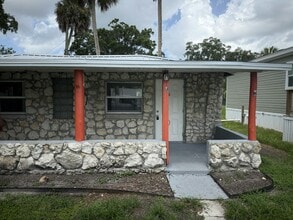 Building Photo - 14035 W River Rd