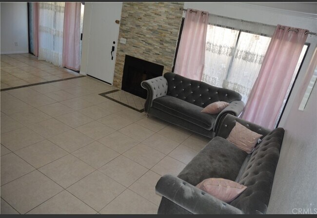 Foto del edificio - 8454 Langdon Ave