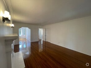 Building Photo - 927 Alandele Ave