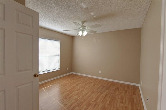 Building Photo - 2477 Deercroft Dr