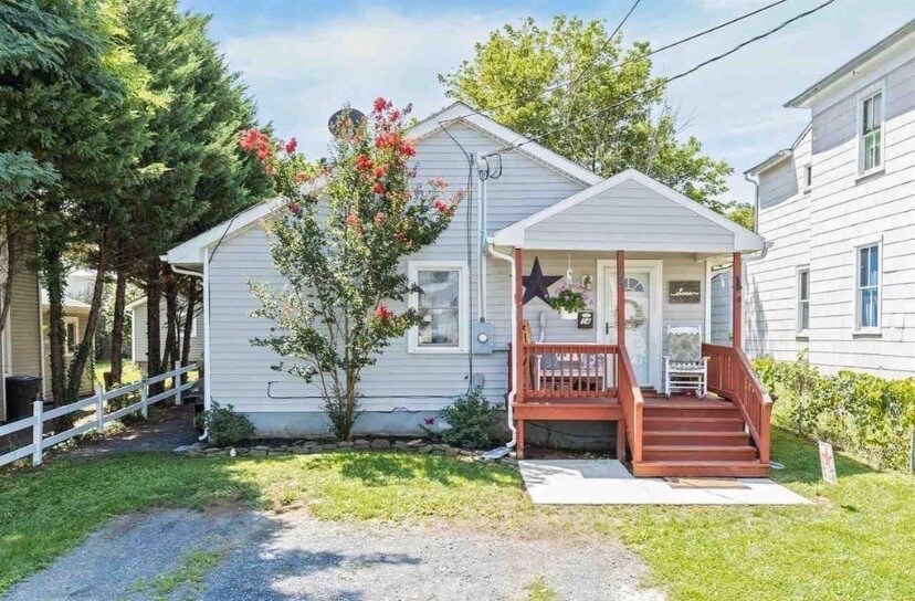 14 E Peabody St, Staunton, VA 24401 House Rental in Staunton, VA