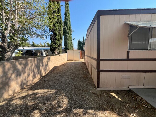 Foto del edificio - 5711 Columbia Way