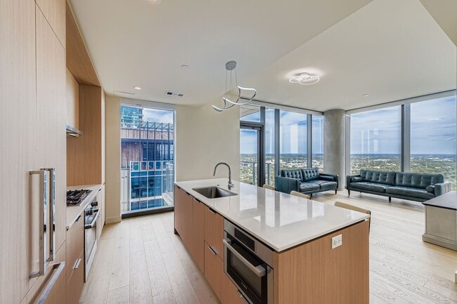 Building Photo - Gorgeous 30th Floor 2BD / 2BA Corner Sky R...