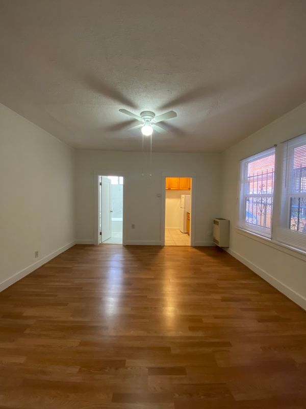 Foto del edificio - 3057 Leeward Ave
