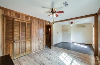 Building Photo - 810 Roosevelt St