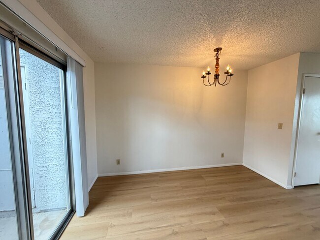 Building Photo - 894 Slumpstone Way