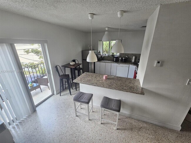 Foto del edificio - 1241 NW 6th St
