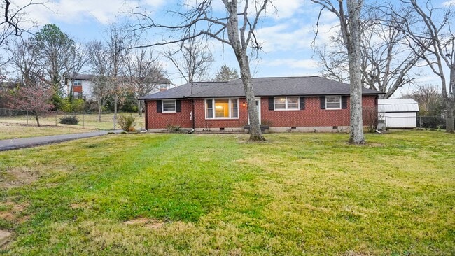 Building Photo - 2927 Hillhurst Drive, Nashville, TN 37207