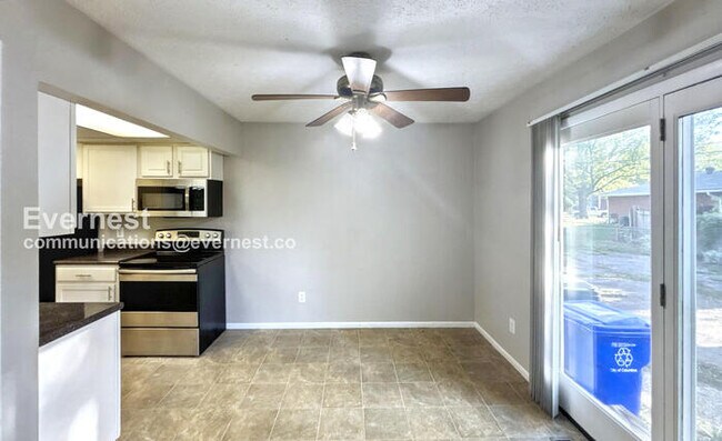 Foto del edificio - 2143 Wadsworth Dr