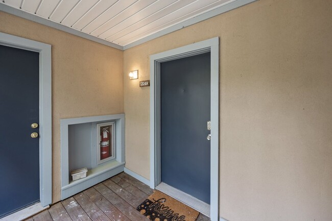 Building Photo - Water View Gem 2x2 Spacious Condo Fairfiel...