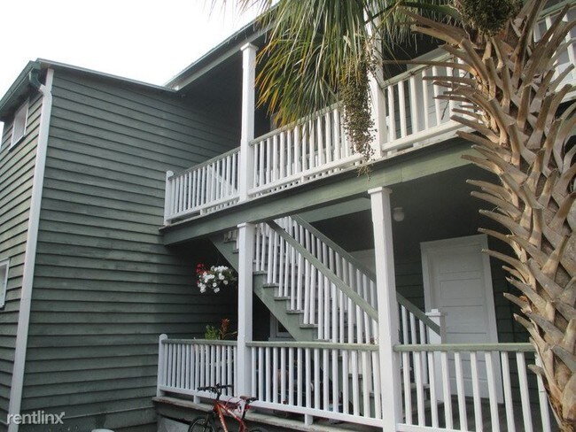 Building Photo - 2 br, 1 bath Apartment - 53 Drake St D Unit D