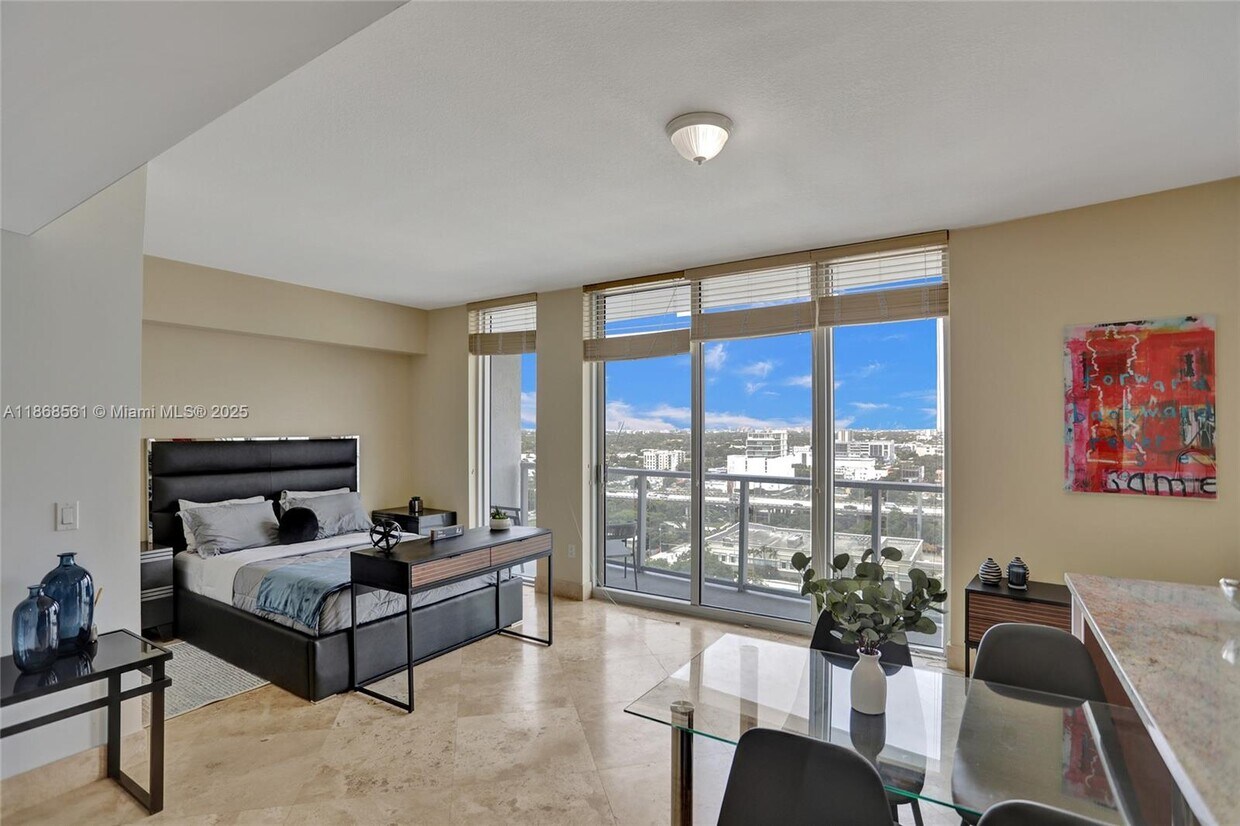 Foto principal - 185 SW 7th St