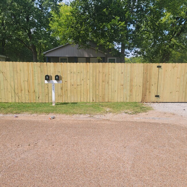 Building Photo - 915 Magnolia Dr NW