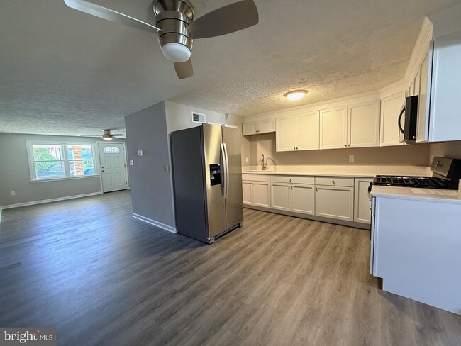 Building Photo - 2021 Kelmore Rd