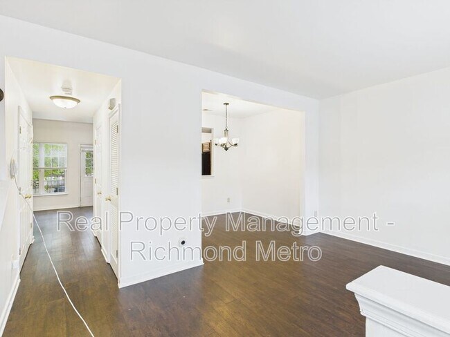 Foto del edificio - 9012 Silverbush Dr