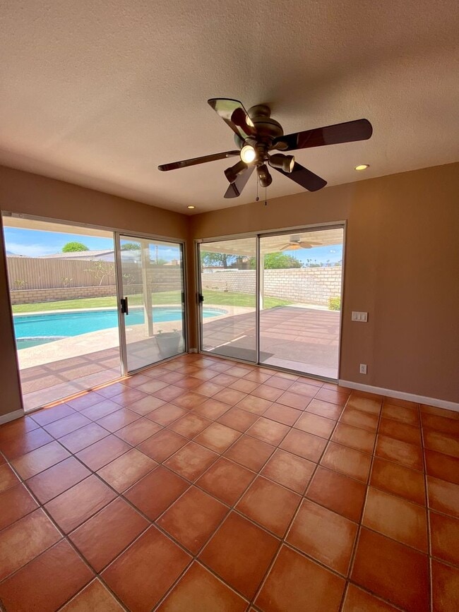 Building Photo - AVAILABLE NOW! Lovely 2 Bed/ 2 Bath POOL H...