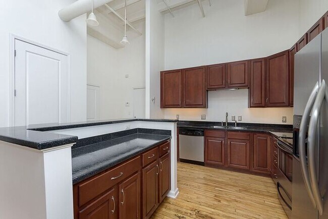 Building Photo - LIVE IN THE HEART OF DOWNTOWN INDY!!!!
