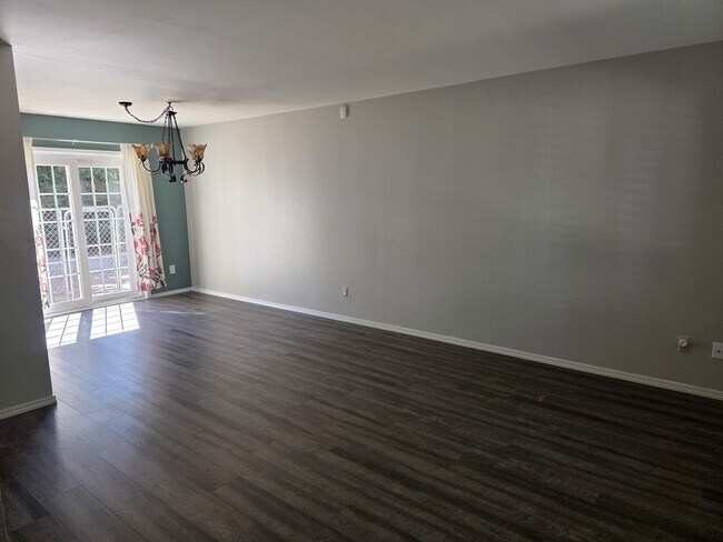 Foto del edificio - 4976 Harvest Rd
