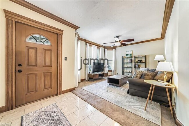 Foto del edificio - 1478 Winchester Ave