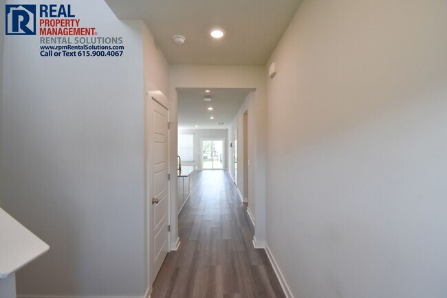 Foto del edificio - Beautiful 3 bedroom+loft townhome with an attached garage! Triple Blackman schools