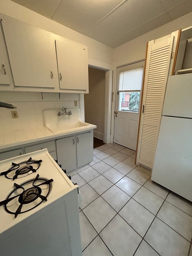 Building Photo - One Bedroom Apartment on the Northside