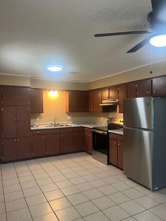 Building Photo - NEW ON MARKET  BREAUX BRIDGE!