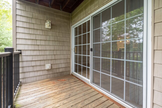 Building Photo - 4122 Avalon Dr E