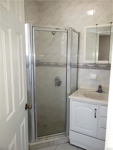 Building Photo - 3 bedroom in Queens NY 11422