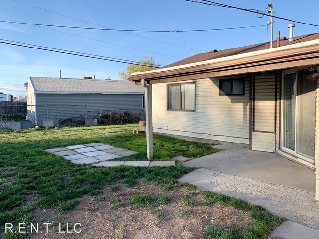 Building Photo - 3 br, 1 bath House - 5004 S. Pieper Blvd.