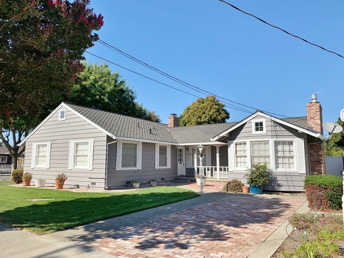 Foto principal - 750 B St