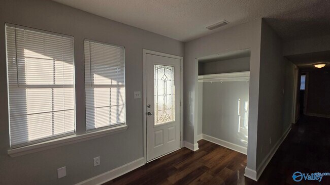 Foto del edificio - 628 Canterbury Ave SW