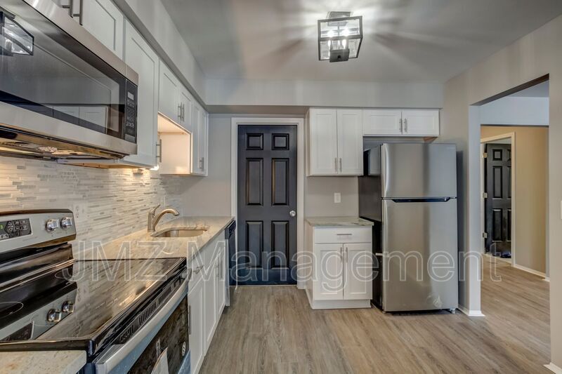 Foto principal - 32023 W 14 Mile Rd