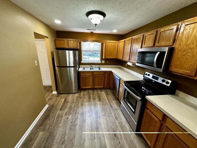 Building Photo - 2803 Point Ct