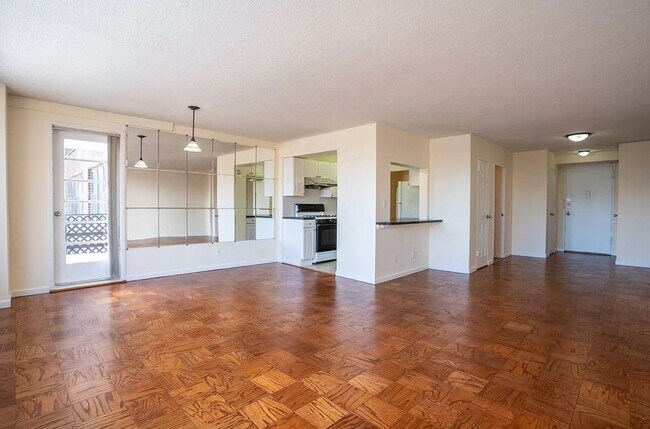 Open Dinning room - 10 Huron Ave