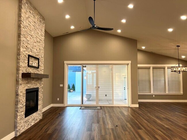Foto del edificio - 3Bd/2Ba Single Story House - Available to ...