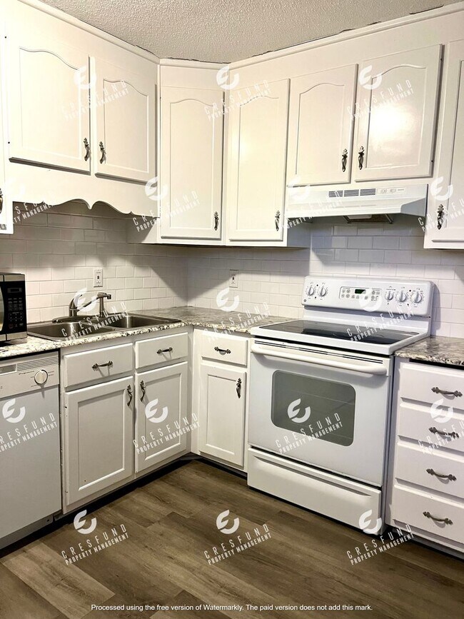 Foto del edificio - 3BR with Fenced Backyard - READY FOR MOVE IN TODAY!